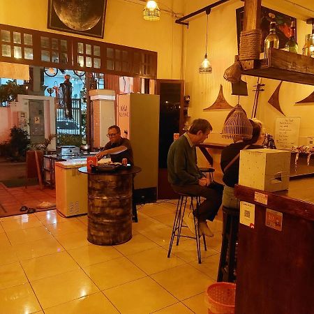 Peri Evi Hostel Phnom Penh Bassac Lane Esterno foto